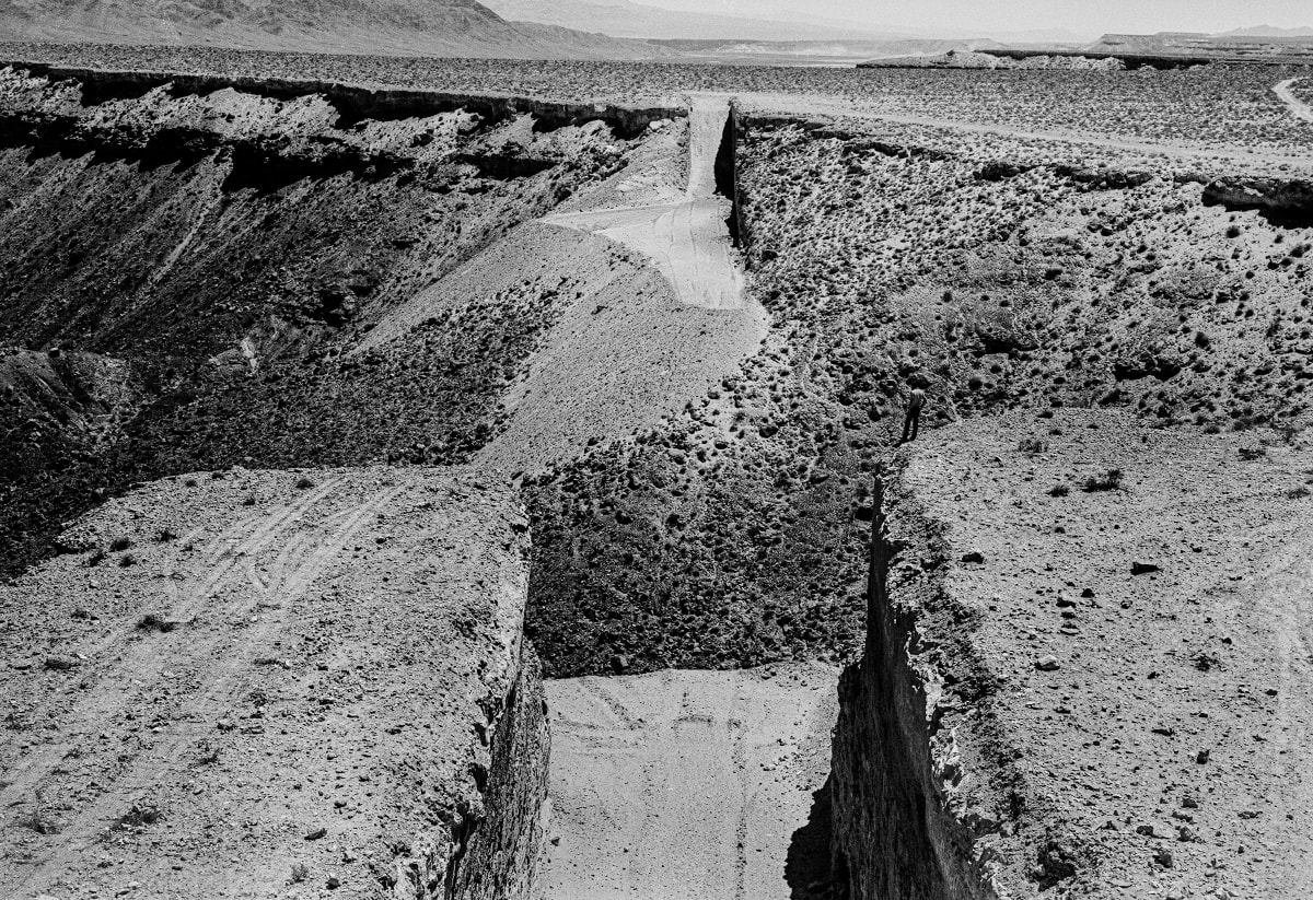 Michael Heizer's Double Negative, Mormon Mesa, Overton, Nevada, 1969 by Gianfranco Gorgoni  Image: Photograph by Gianfranco Gorgoni © Maya Gorgoni. Artwork © Michael Heizer.