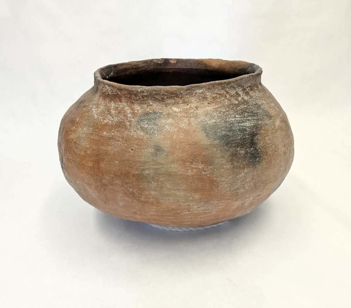 Unknown (Large squat Pot) by Unidentified Artist 