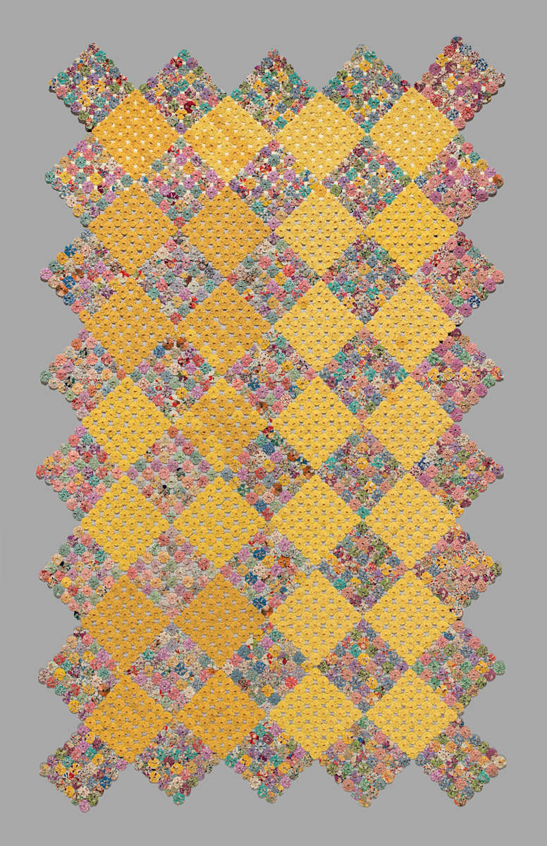 Yo-yo Coverlet by Mae Gravelin, Image 1.