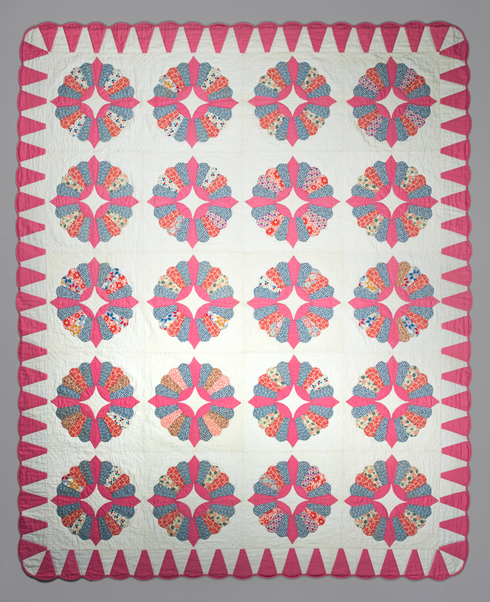 Dresden Plate Quilt by Unknown Artist 