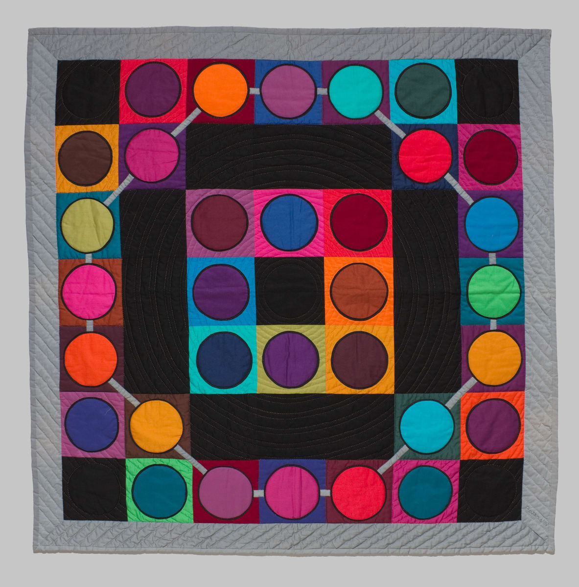 String of Pearls Quilt by Charlotte Patera, Image 1.