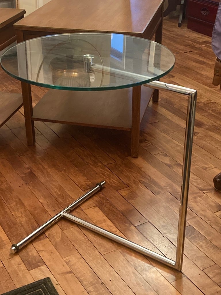 Steel chrome side table with round glass top 