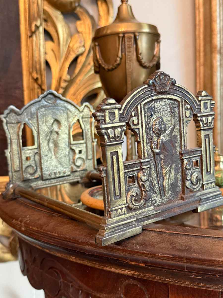 Neoclassic expandable bookend, Image 1.