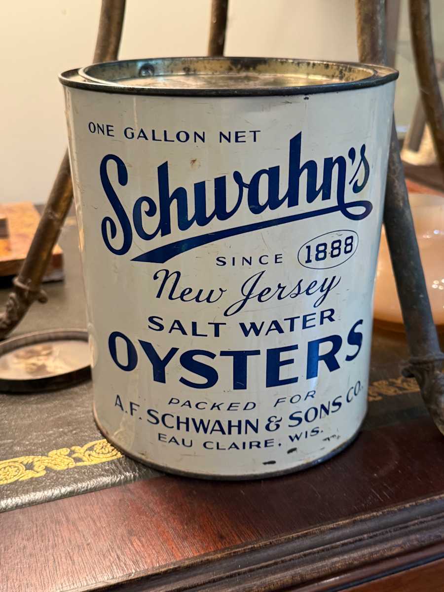 Schwahn's Oyster tin, Image 1.