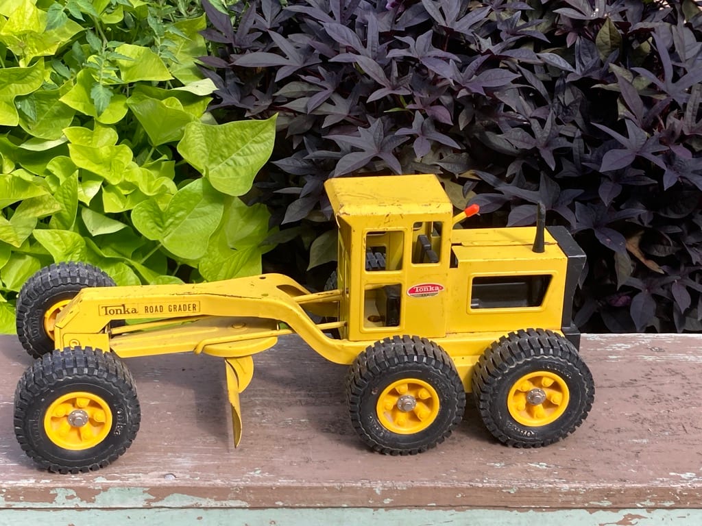 Vintage  earth grader tonka 