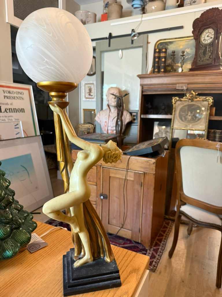 Art Deco style lamp, Image 1.