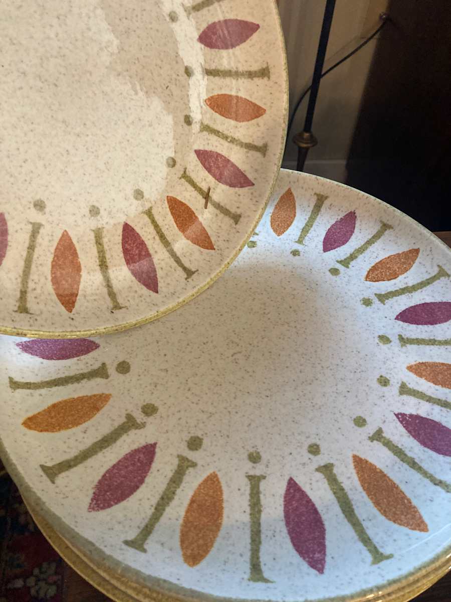 Set of 6 Red Wing "Pepe" dinner plates 