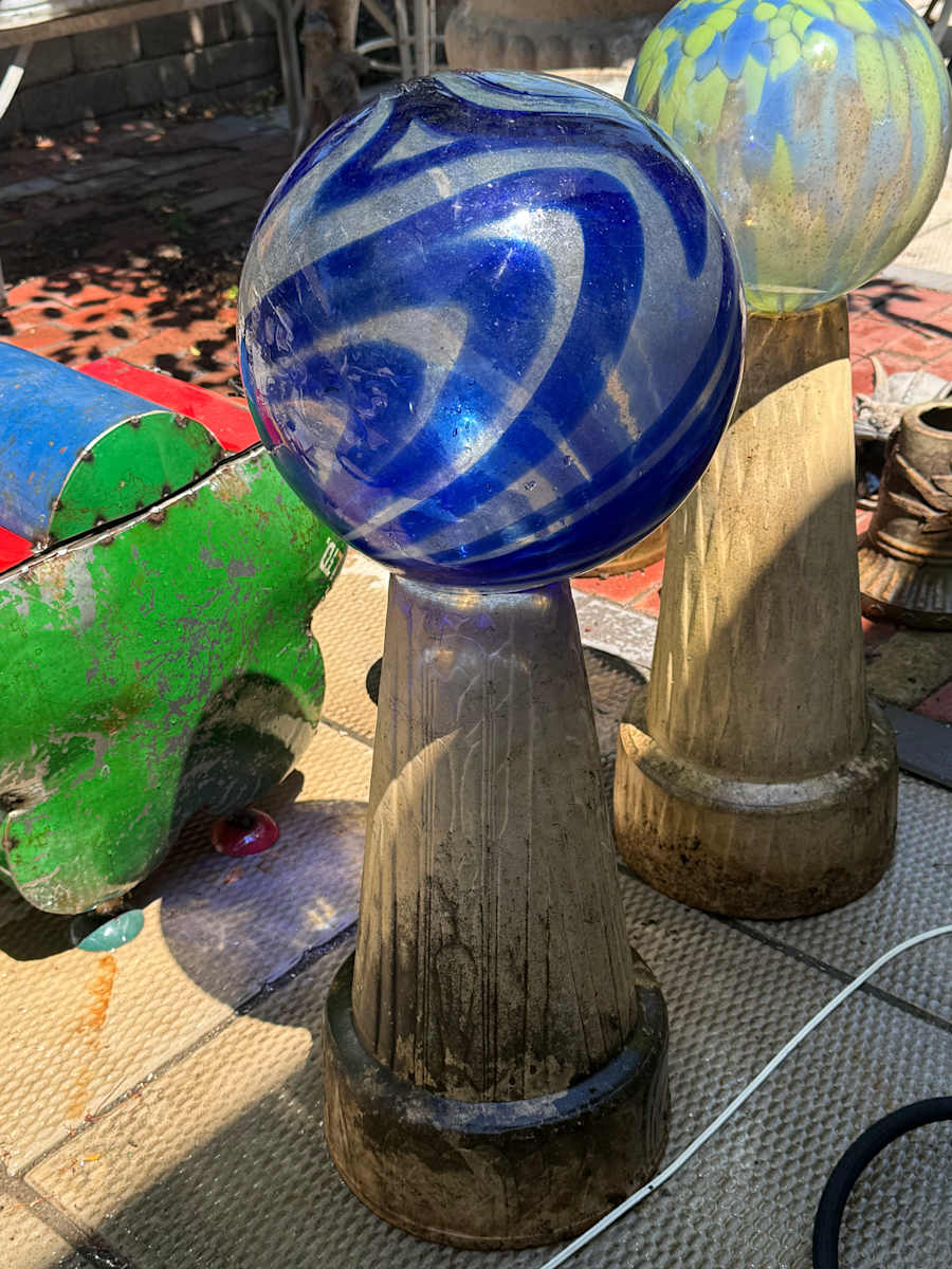 blue garden globe on base, Image 1.