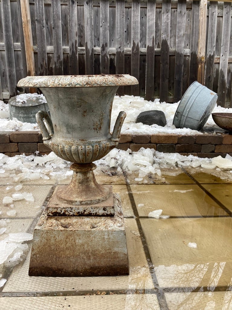 cast Iron urn with handles 