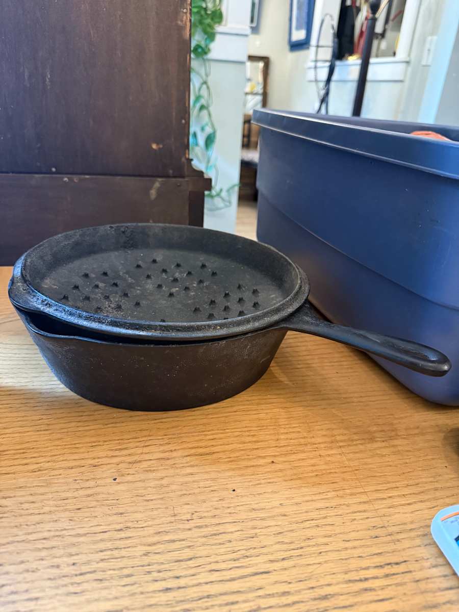 Cast iron double boiler with lid, Image 1.