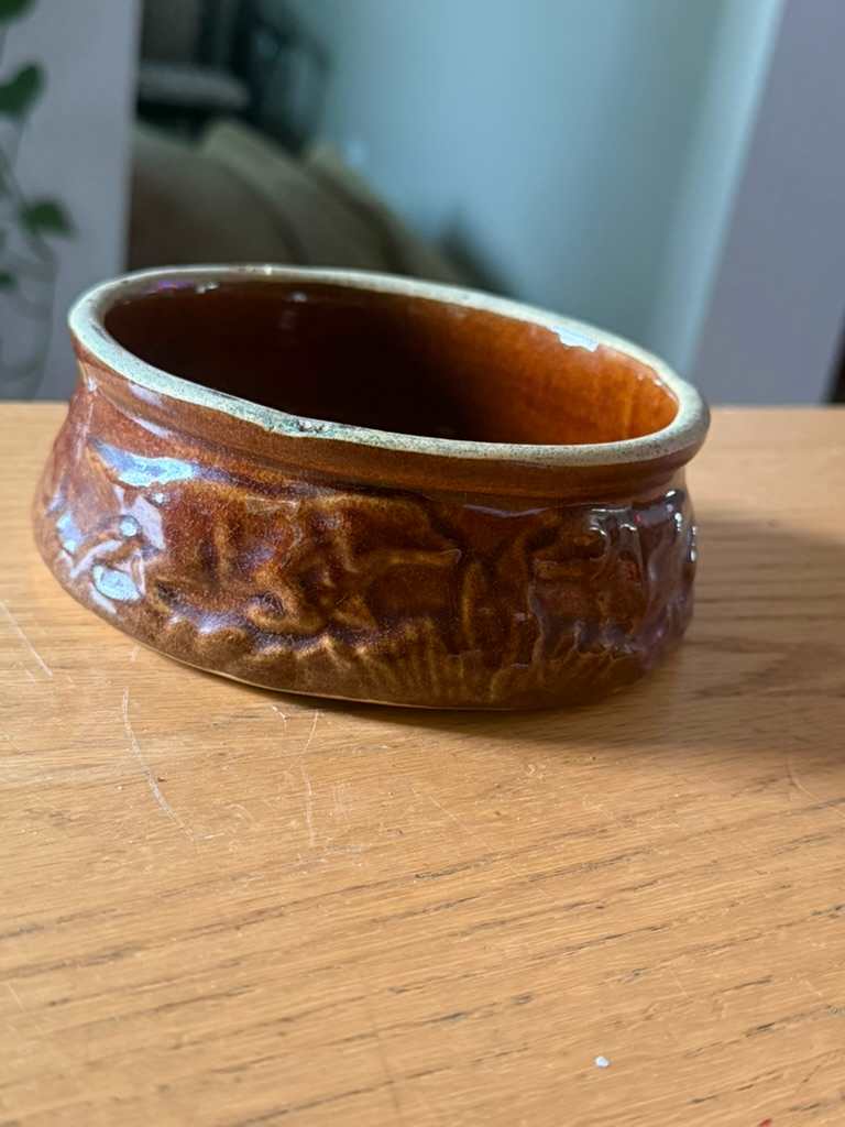Dog dish, Image 1.