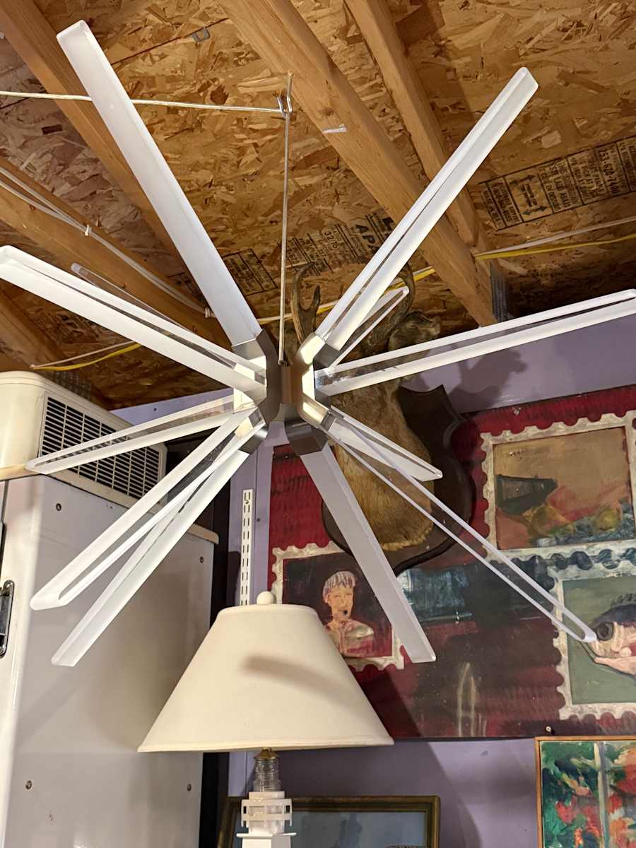 Lucite chandelier, Image 1.