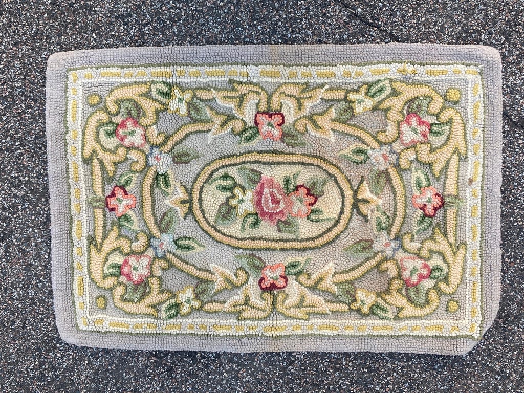 Hooked rug 