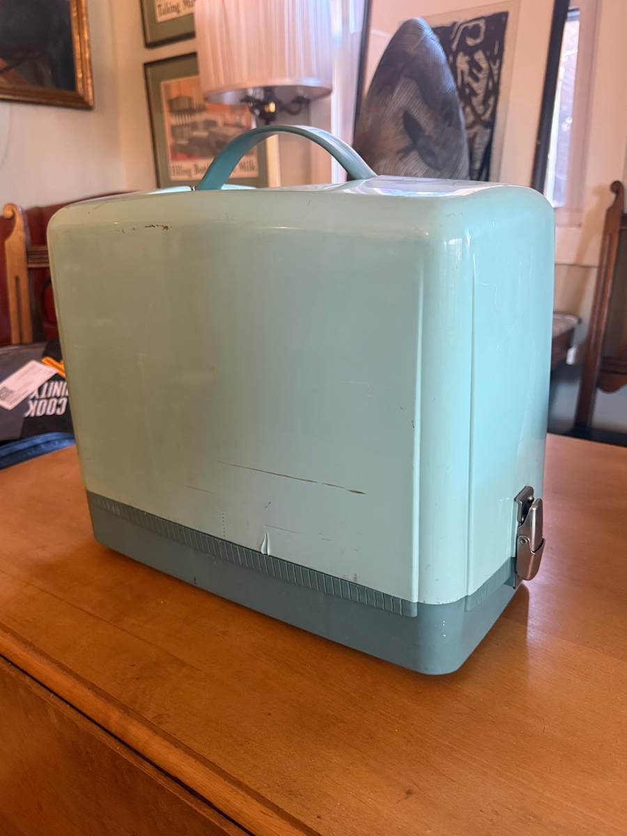 Portable Singer sewing machine, Image 1.