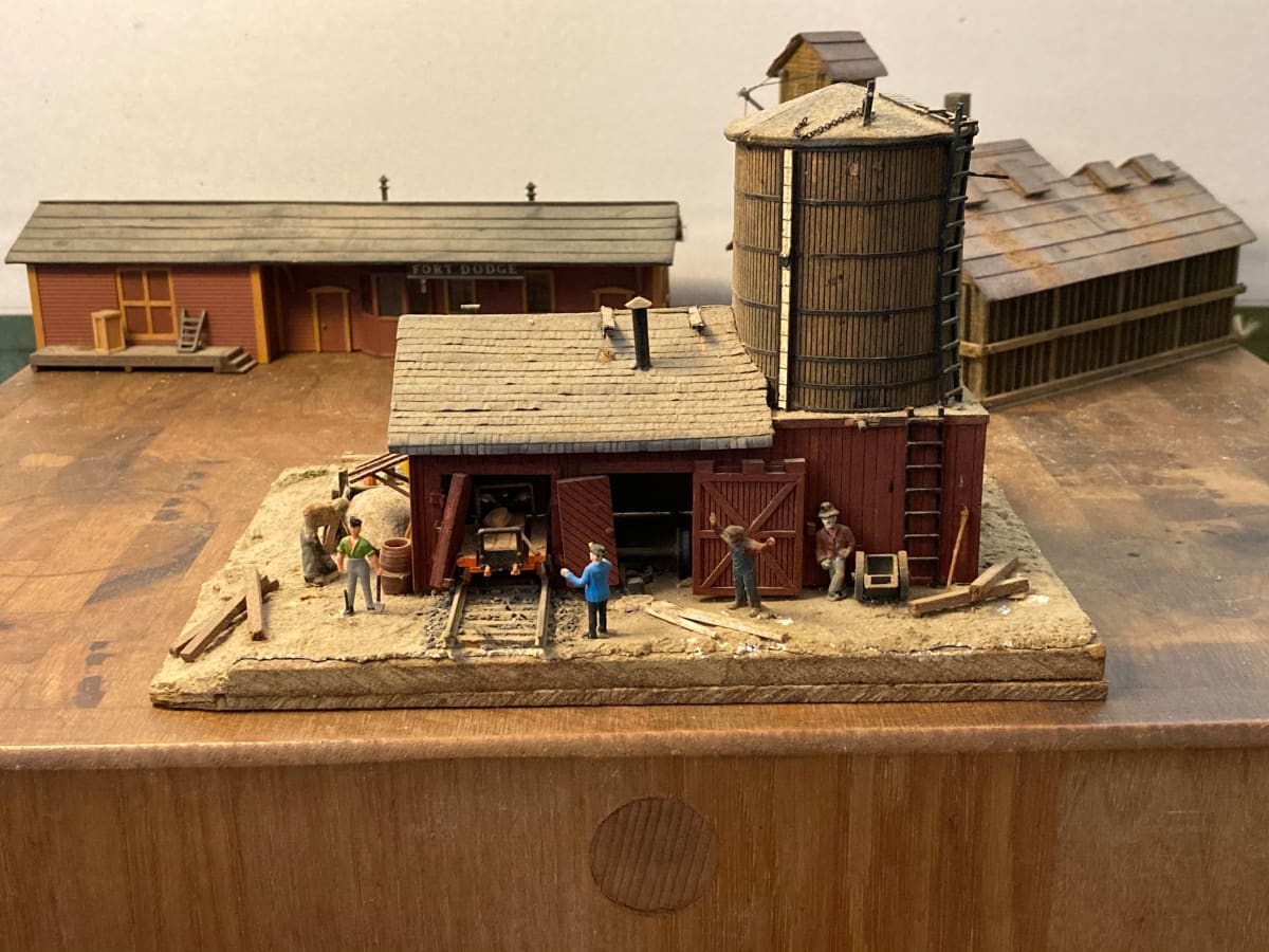 HO gauge train repair building 