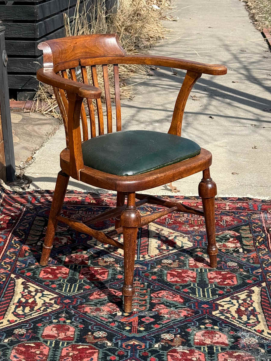 Captains chair, Image 1.