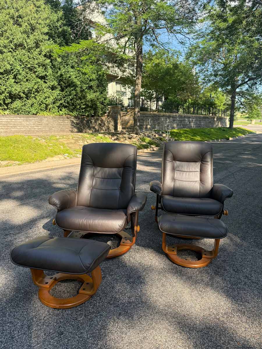 Bench master recliner and ottoman, Image 1.