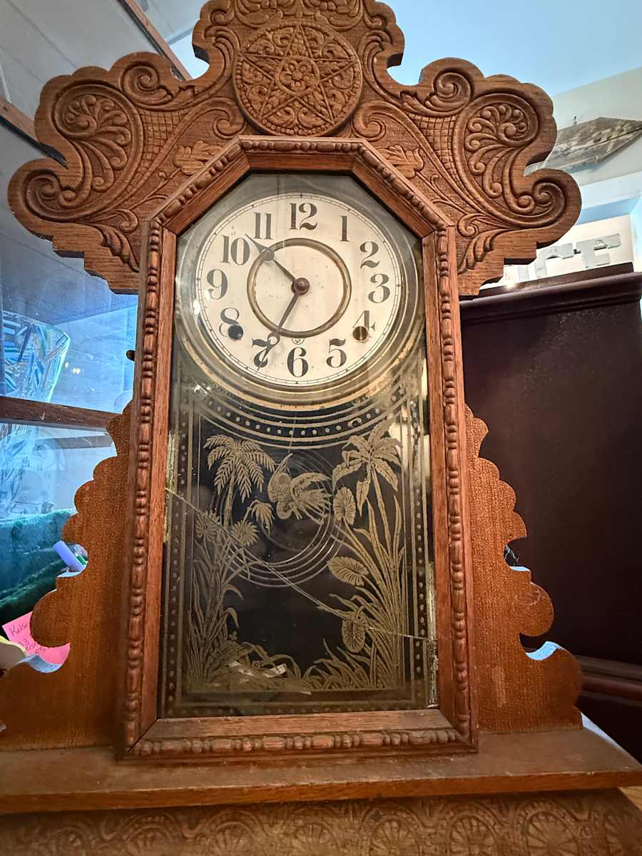 Ingraham "Urania" Gingerbread Victorian kitchen clock, Image 1.