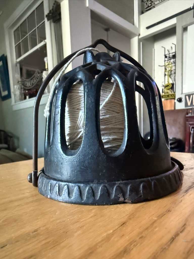 Victorian iron string holder, Image 1.