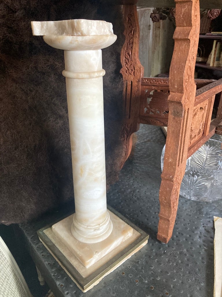 Alabaster pedestal stand 