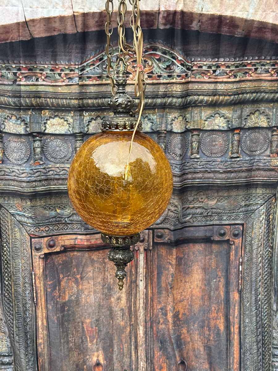 Hanging amber crackle glass pendant light 