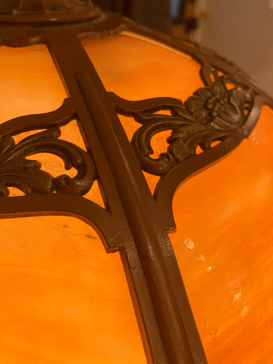 Bent panel slag glass table lamp 