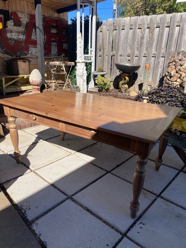 harvest style pine table 