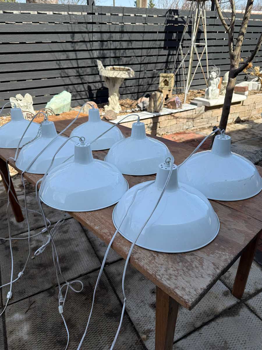Metal industrial hanging light, Image 1.