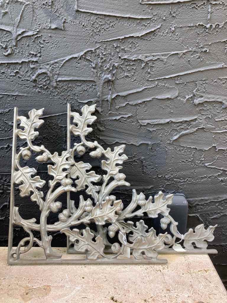 cast iron oak leaf brackets 