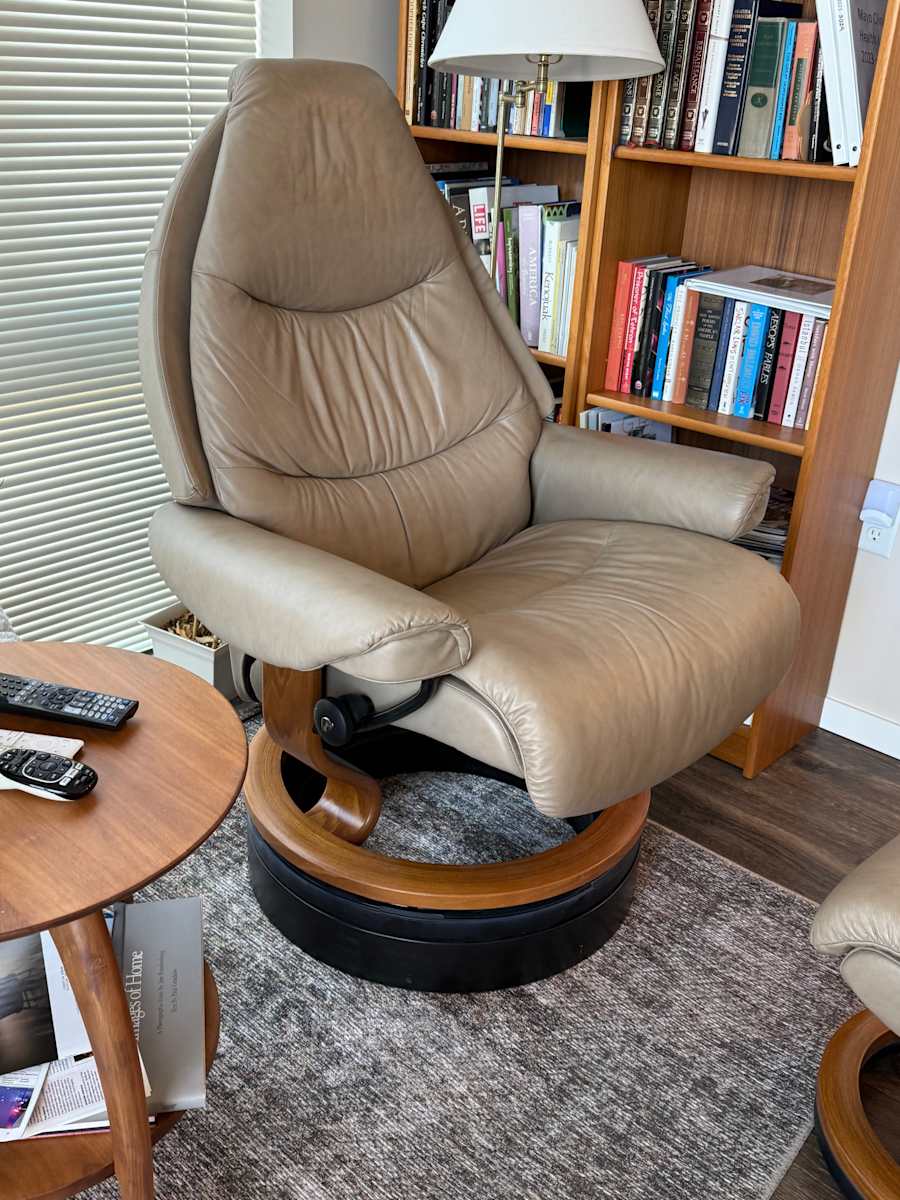 Ekornes leather chair, Image 2.