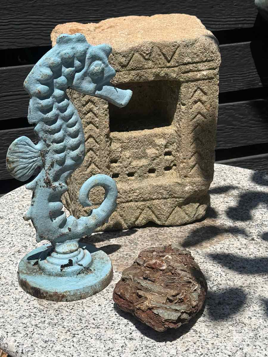 Cast Iron seahorse, Image 1.