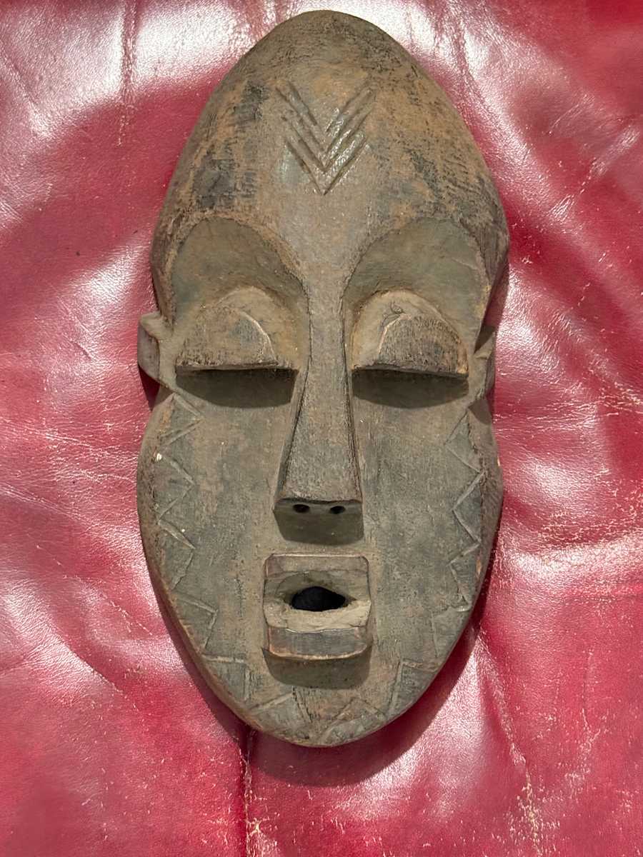 Carved simple African mask 