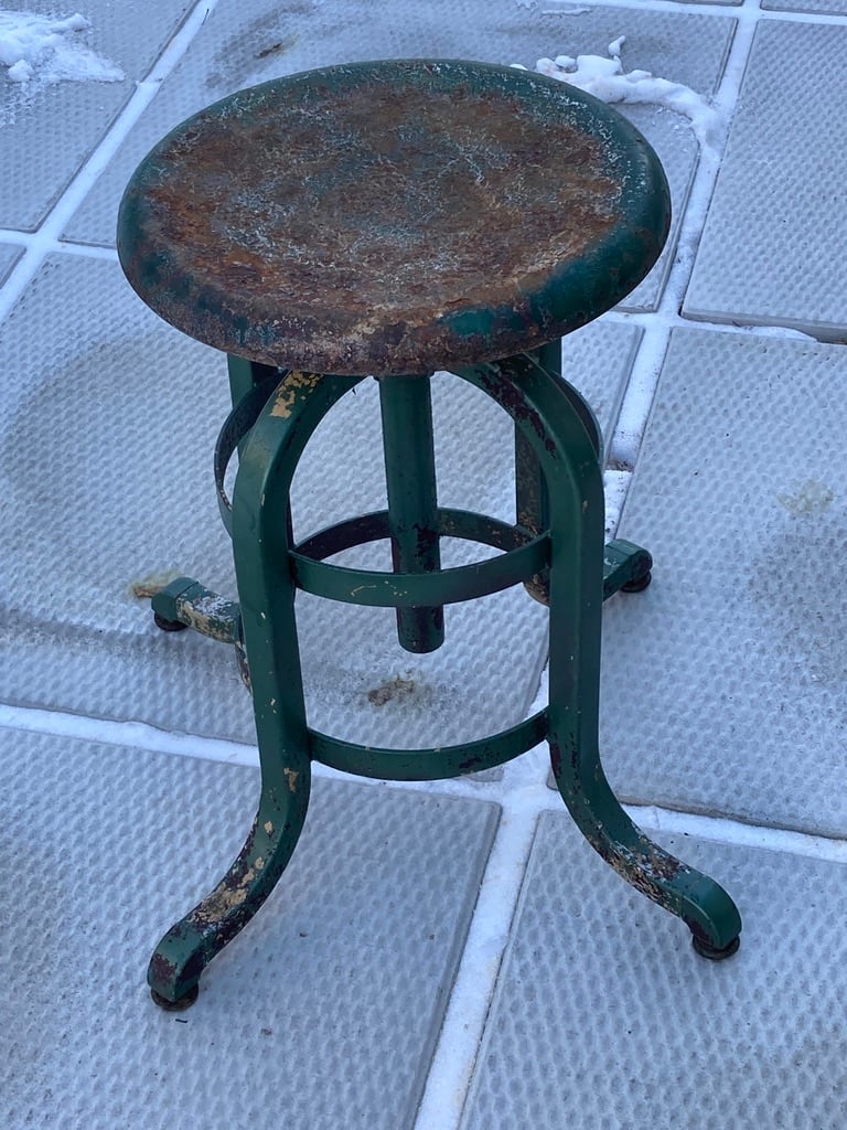 Low painted adjustable aluminum industrial stool 