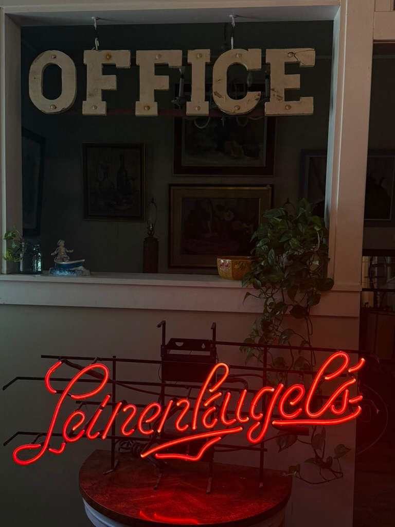 Leinenkugels beer neon sign, Image 2.