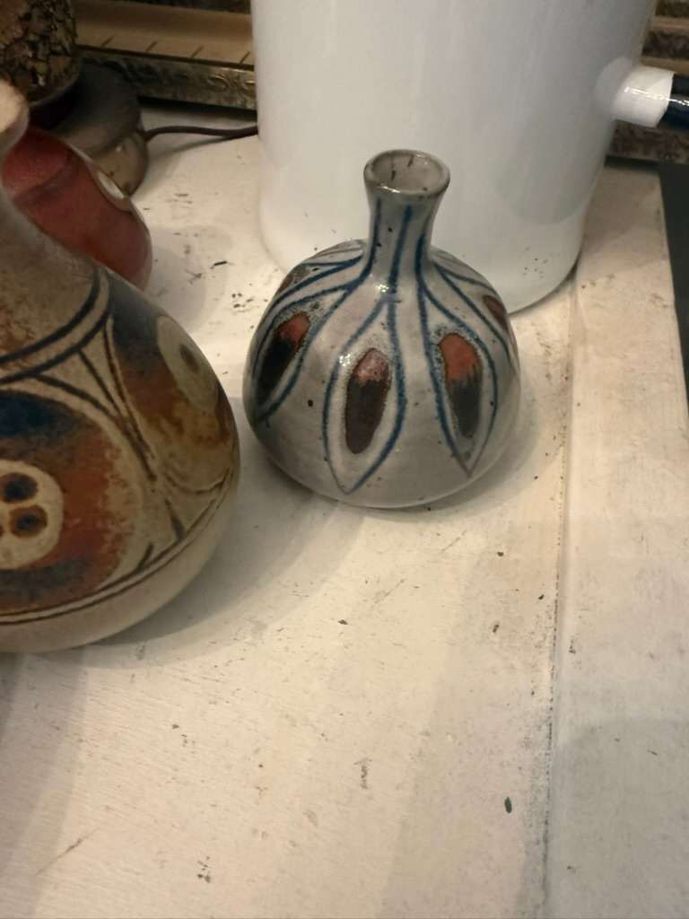 Mini pottery vase, Image 1.