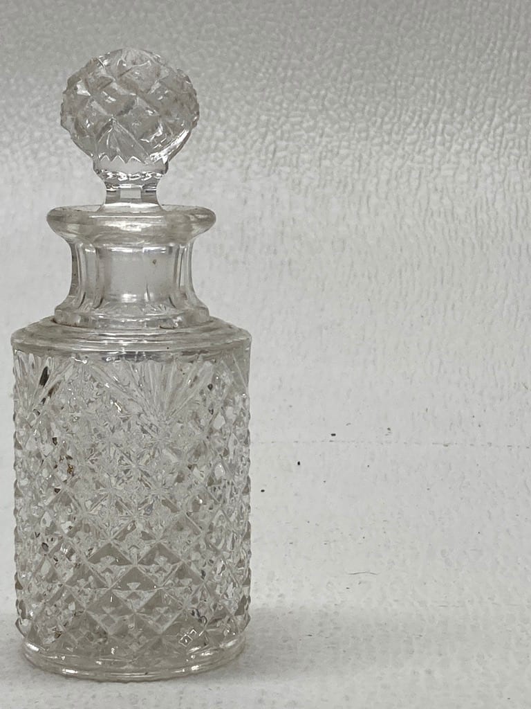 Clear perfume bottle lg 