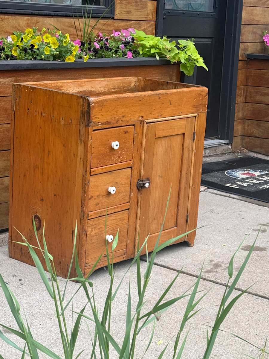 Pine dry sink, Image 1.