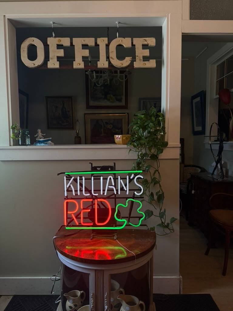 Killian's Red beer neon light, Image 1.