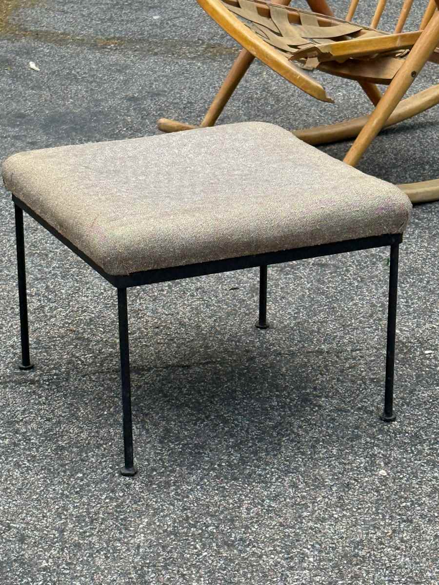 Paul McCobb style stool, Image 1.
