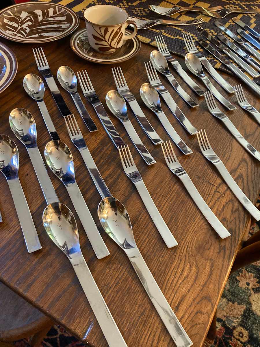 Modern flatware set 
