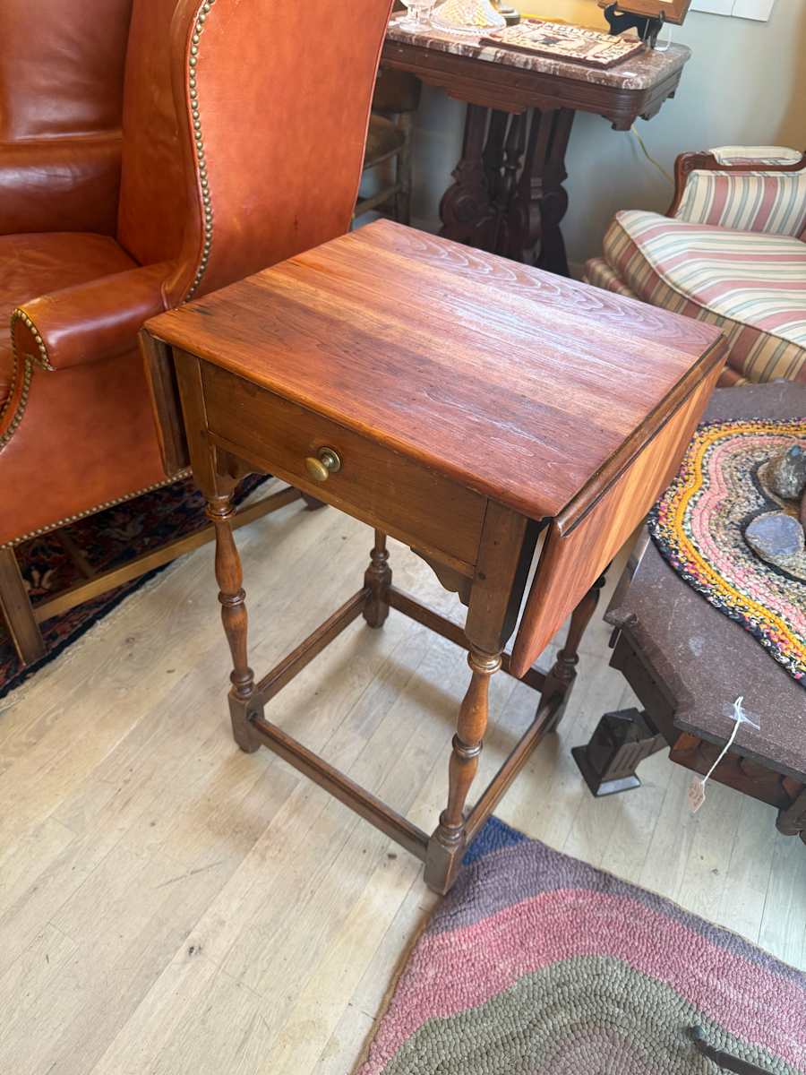 Stickley double drop leaf small table with drawer, Image 1.