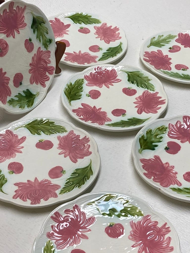 Set of 8 German Majolica plates 