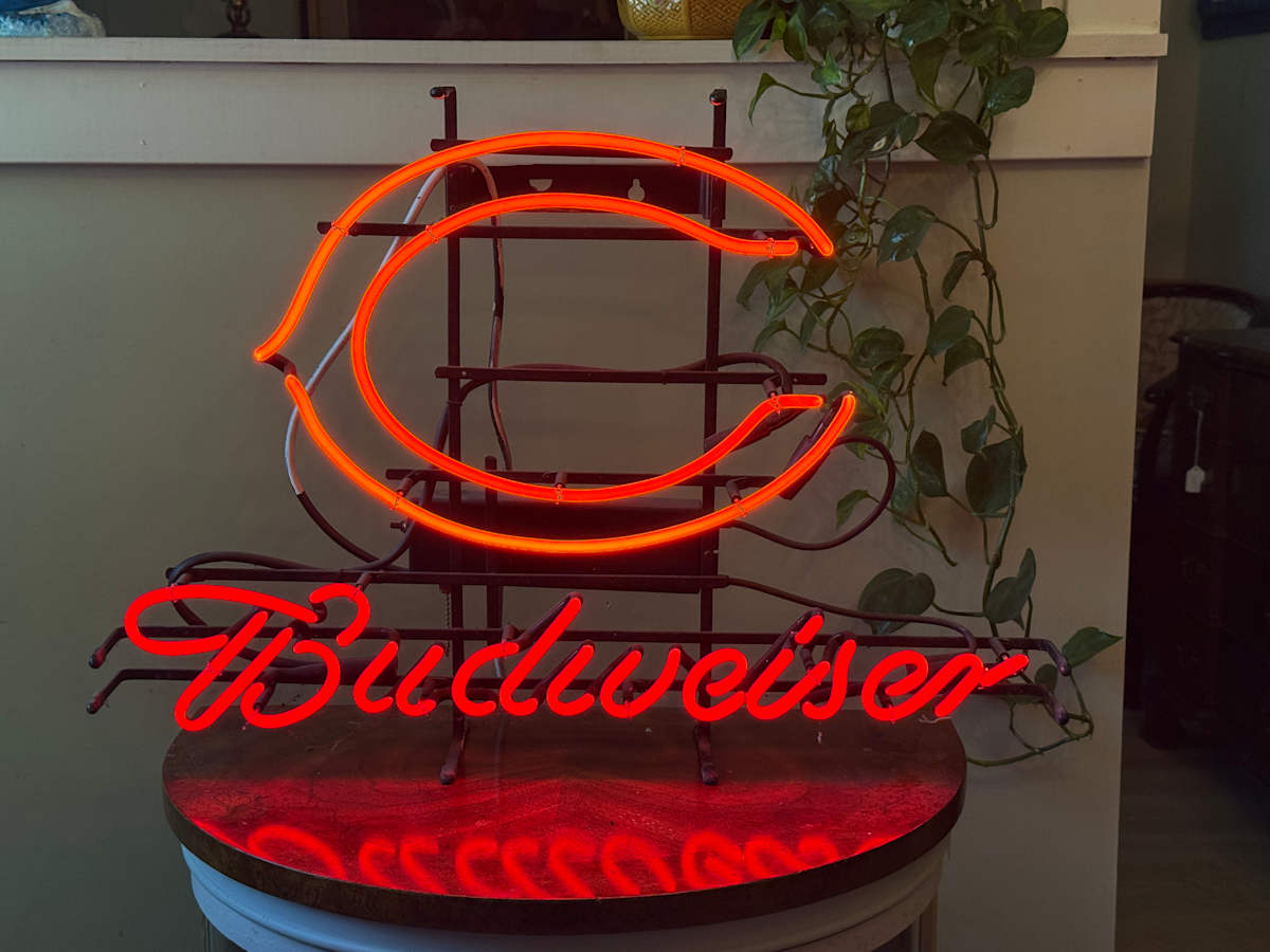 Budweiser / Bears beer neon light, Image 1.