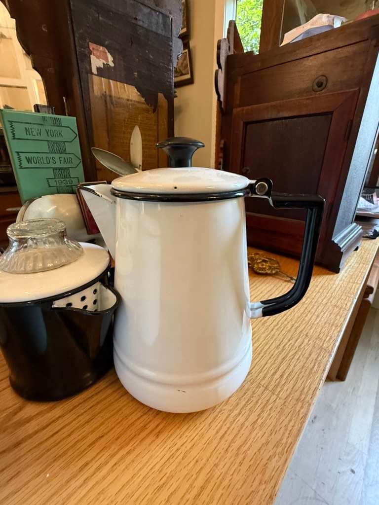 White enamel coffee pot, Image 1.