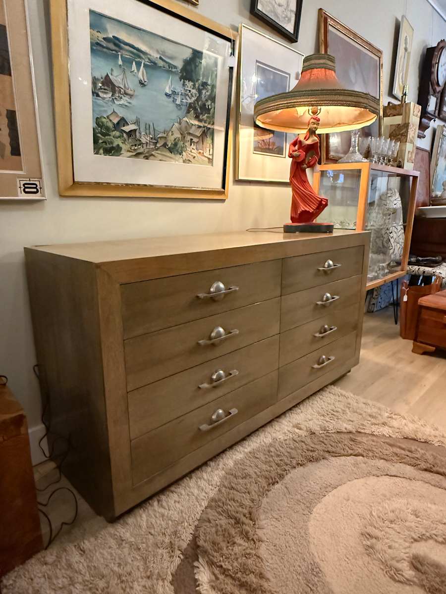 Thomlinson 8 drawer dresser 