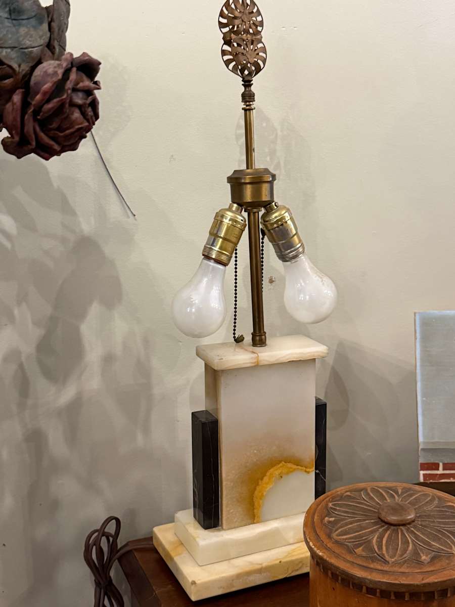 Art Deco onyx and marble table lamp, Image 1.