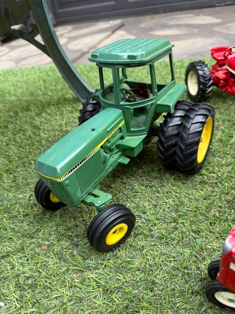 John Deere toy tractor 