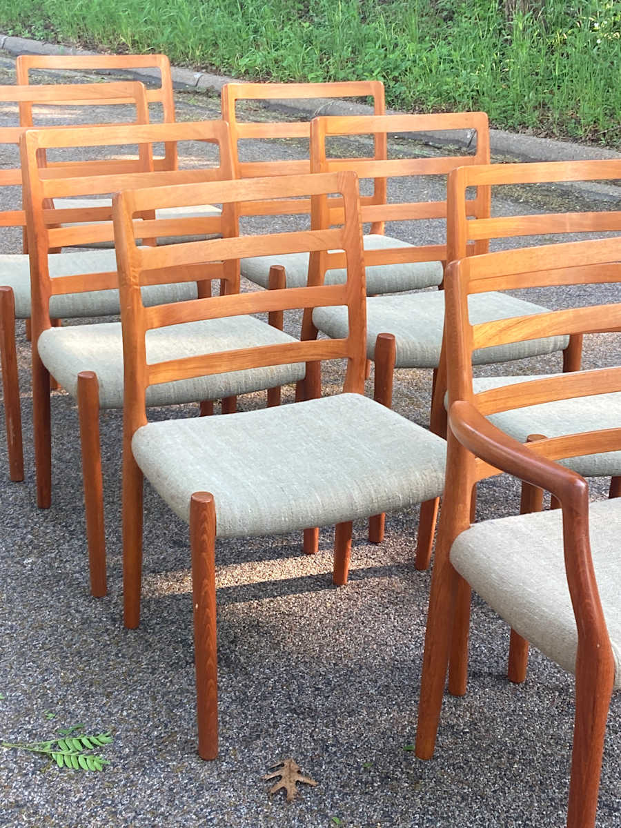Set of 8 Neil Moeller dining room chairs (2 arm 6 sides) 