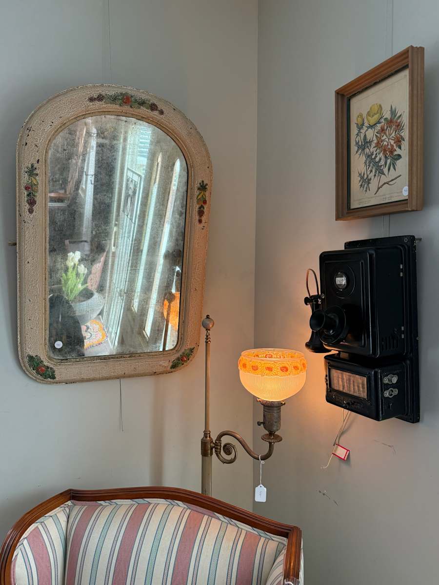 Vintage wall mounted telephone, Image 1.