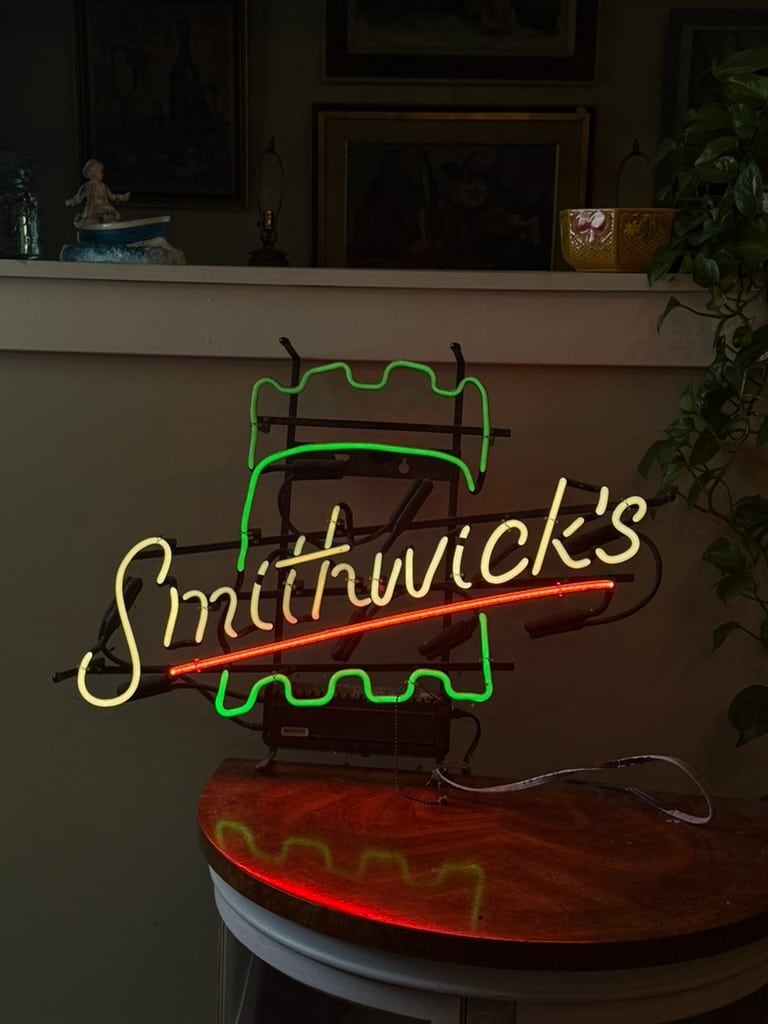 Smithwicks beer neon light, Image 1.